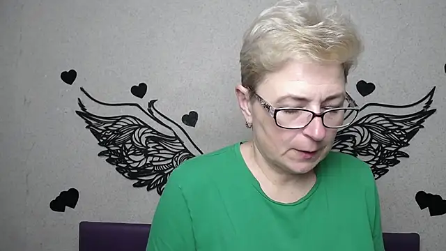 EmiliaGree online show from April 10, 2026, 5:09 pm