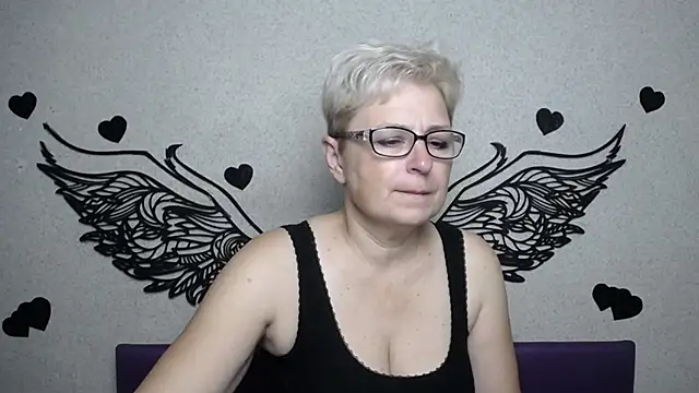 EmiliaGree online show from September 16, 2025, 5:14 pm