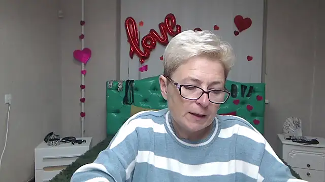 EmiliaGree online show from October 1, 2025, 5:17 pm