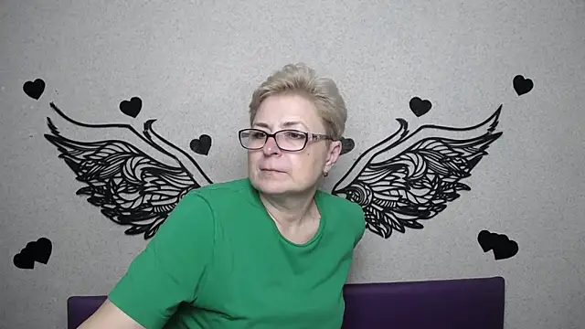 EmiliaGree online show from April 7, 2026, 5:15 pm