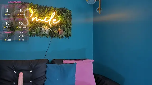 celestelewis online show from November 28, 2025, 12:16 pm