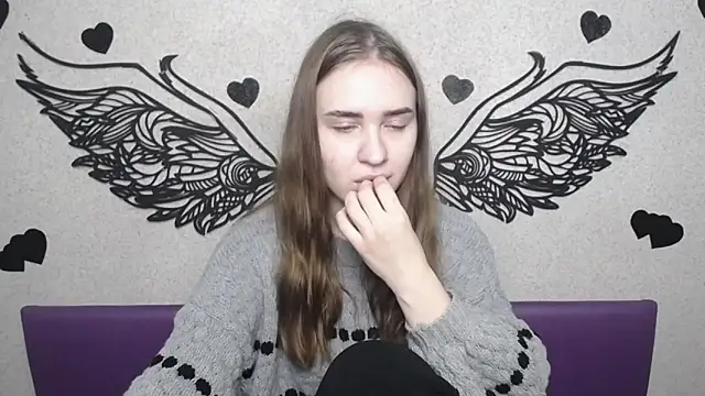 Snapshot of LauraHlot chatting on October 5, 2025, 5:31 am LauraHlot online show from October 5, 2025, 5:31 am