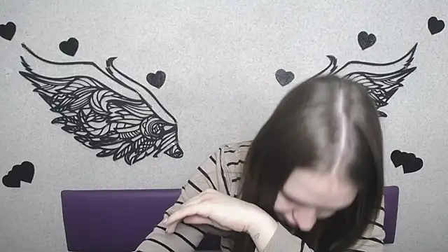 Snapshot of LauraHlot chatting on October 6, 2025, 5:24 pm LauraHlot online show from October 6, 2025, 5:24 pm