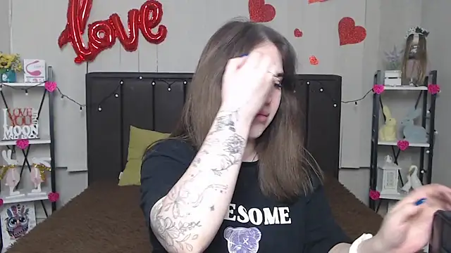 LauraHlot online show from February 17, 2025, 6:28 pm