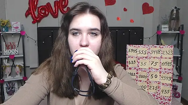 LauraHlot online show from February 28, 2025, 4:32 am