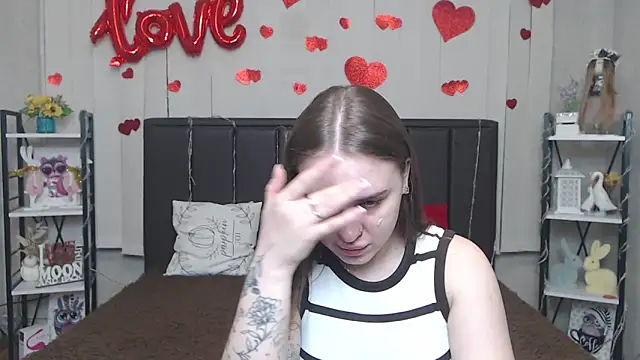 Snapshot of LauraHlot chatting on May 24, 2026, 5:24 pm LauraHlot online show from May 24, 2026, 5:24 pm