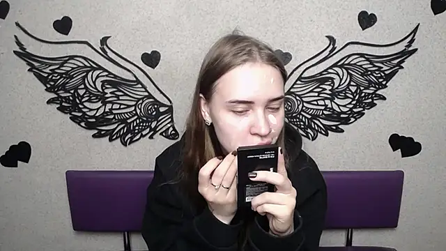 Snapshot of LauraHlot chatting on October 4, 2025, 5:53 am LauraHlot online show from October 4, 2025, 5:53 am