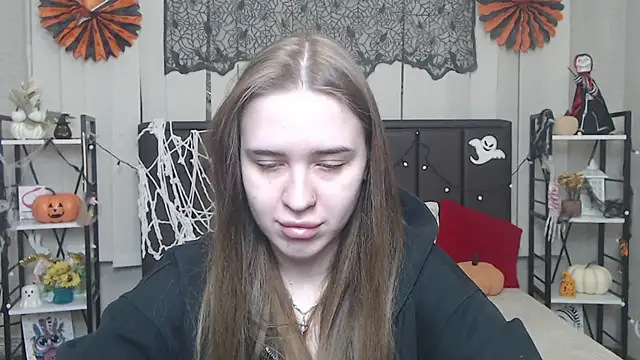 Snapshot of LauraHlot chatting on October 28, 2025, 6:18 pm LauraHlot online show from October 28, 2025, 6:18 pm