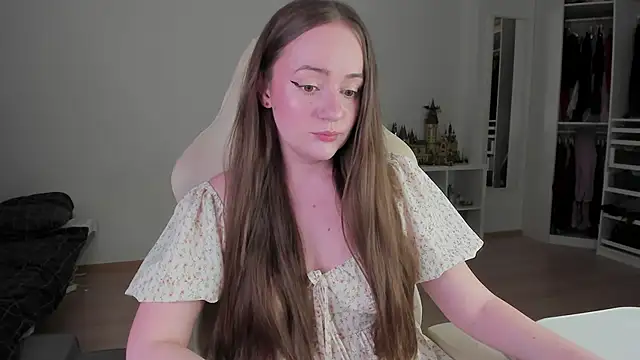 WalkingGirl online show from March 23, 2026, 4:40 pm