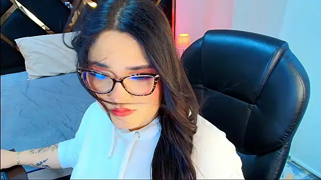 Camiila Osorio online show from April 17, 2026, 7:38 pm