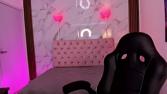 Camiila Osorio online show from March 26, 2026, 7:56 pm