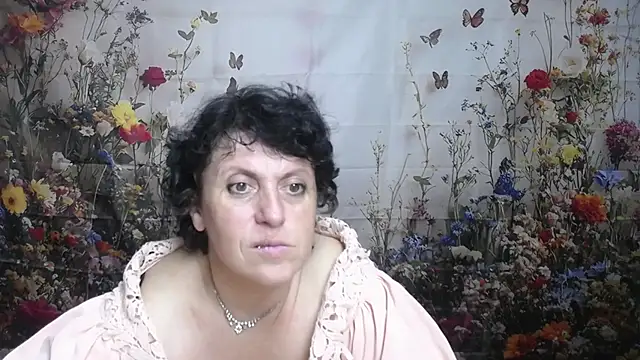 LuciaMii online show from September 19, 2025, 5:06 pm