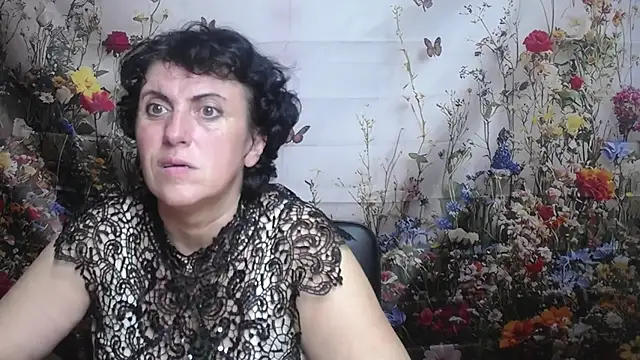 LuciaMii online show from September 17, 2025, 5:04 pm