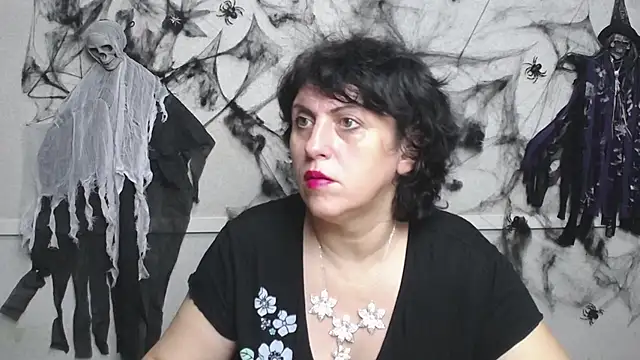 LuciaMii online show from November 10, 2025, 6:07 am