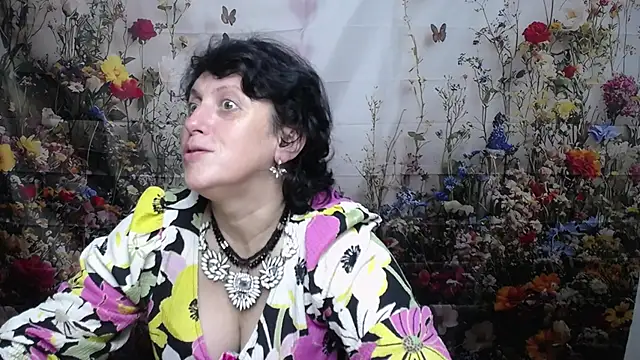 LuciaMii online show from October 16, 2025, 5:10 pm