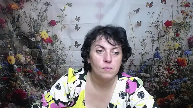 LuciaMii online show from October 8, 2025, 5:02 pm