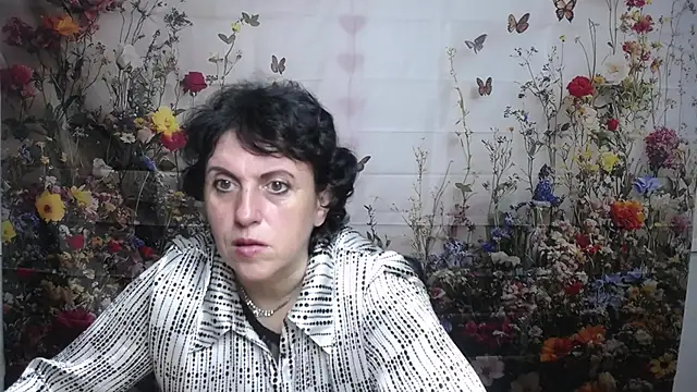 LuciaMii online show from September 22, 2025, 5:02 am