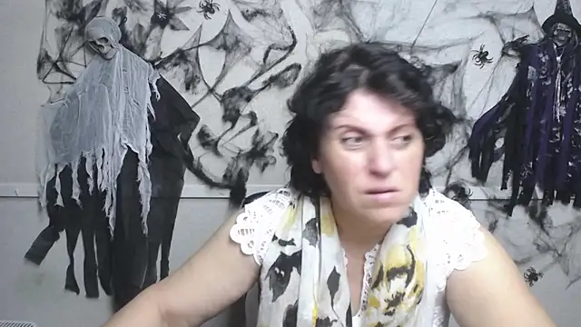 LuciaMii online show from October 26, 2025, 6:03 am