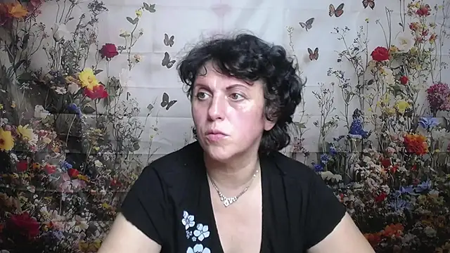 LuciaMii online show from September 25, 2025, 5:19 pm