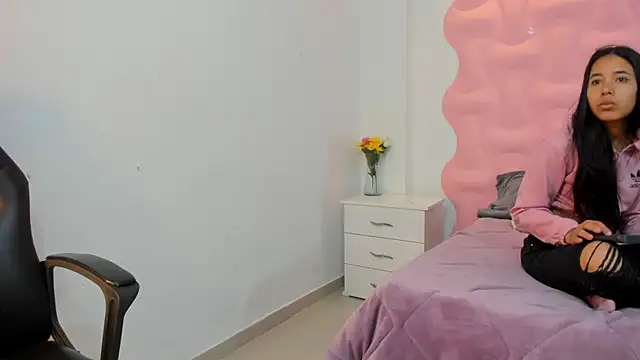 SofiSinfull online show from September 11, 2025, 5:02 pm