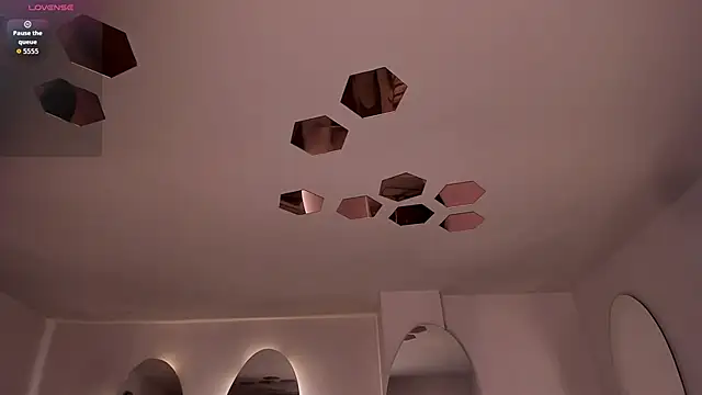 ValeriaVelvet online show from April 6, 2026, 12:06 pm