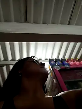 Linda Lars online show from October 19, 2025, 3:42 am