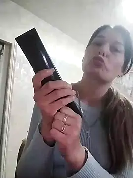 Snapshot of KellyBrante chatting on January 17, 2025, 9:49 am KellyBrante online show from January 17, 2025, 9:49 am