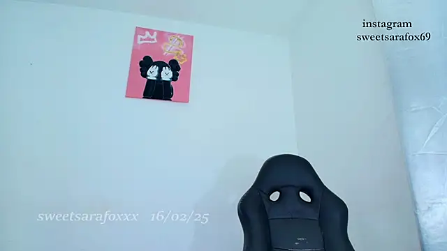 sweetsarasofia online show from February 16, 2025, 8:22 pm
