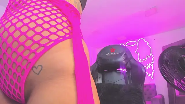 Snapshot of silvana__miller chatting on February 19, 2026, 12:13 pm silvana miller online show from February 19, 2026, 12:13 pm