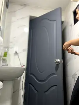 Snapshot of Arilw chatting on October 29, 2025, 12:04 pm Arilw online show from October 29, 2025, 12:04 pm