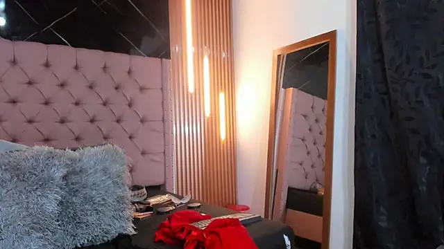 Snapshot of La_indiia chatting on October 31, 2025, 12:13 pm La indiia online show from October 31, 2025, 12:13 pm