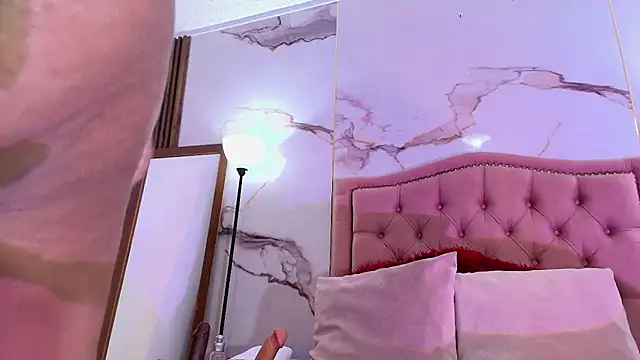 Snapshot of La_indiia chatting on February 20, 2026, 12:51 pm La indiia online show from February 20, 2026, 12:51 pm