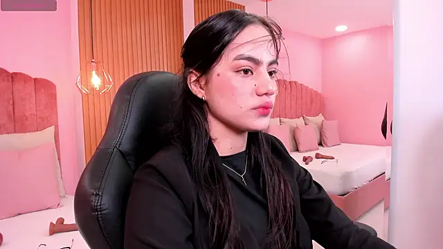 Snapshot of ariel_jonees chatting on March 4, 2025, 4:30 pm ariel jonees online show from March 4, 2025, 4:30 pm