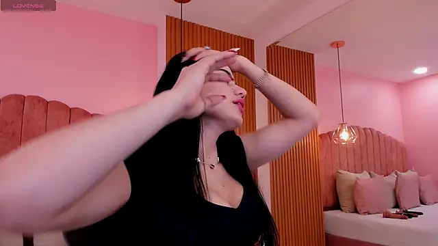 Snapshot of ariel_jonees chatting on September 22, 2025, 5:41 pm ariel jonees online show from September 22, 2025, 5:41 pm