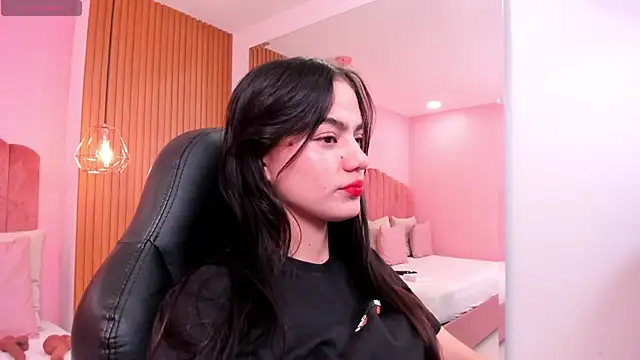 Snapshot of ariel_jonees chatting on March 11, 2025, 4:40 pm ariel jonees online show from March 11, 2025, 4:40 pm