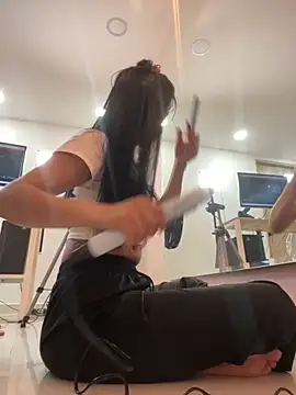 Snapshot of ariel_jonees chatting on October 28, 2025, 4:50 pm ariel jonees online show from October 28, 2025, 4:50 pm