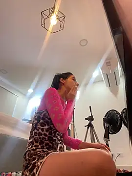 Snapshot of ariel_jonees chatting on October 5, 2025, 4:31 pm ariel jonees online show from October 5, 2025, 4:31 pm