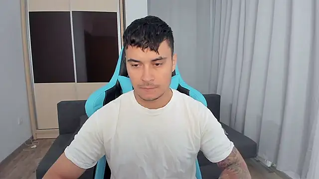 Snapshot of MatMalonne chatting on October 15, 2025, 7:05 am MatMalonne online show from October 15, 2025, 7:05 am