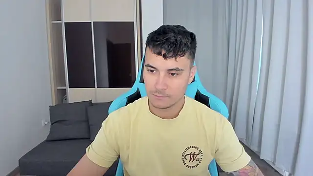 Snapshot of MatMalonne chatting on October 8, 2025, 6:59 am MatMalonne online show from October 8, 2025, 6:59 am