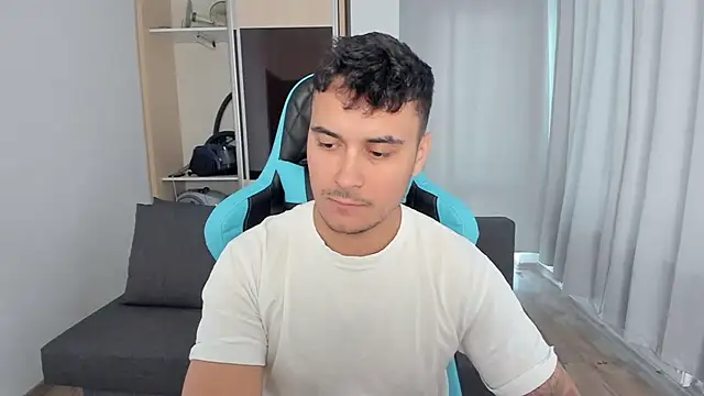 Snapshot of MatMalonne chatting on October 11, 2025, 1:01 pm MatMalonne online show from October 11, 2025, 1:01 pm