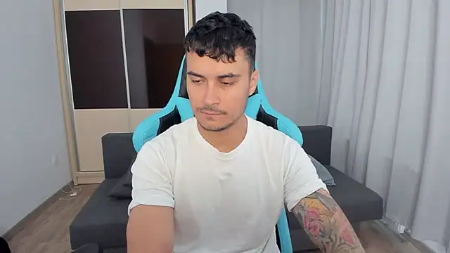 Snapshot of MatMalonne chatting on October 14, 2025, 6:47 am MatMalonne online show from October 14, 2025, 6:47 am