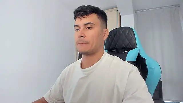 Snapshot of MatMalonne chatting on October 6, 2025, 1:23 pm MatMalonne online show from October 6, 2025, 1:23 pm