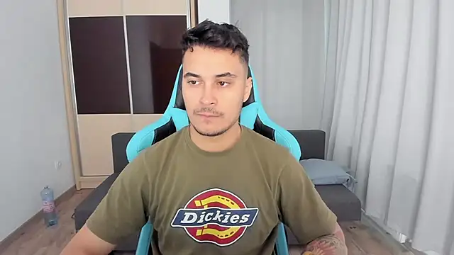 Snapshot of MatMalonne chatting on October 27, 2025, 6:58 am MatMalonne online show from October 27, 2025, 6:58 am