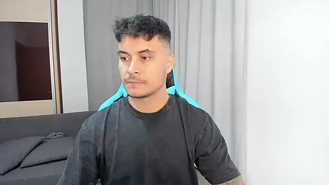 Snapshot of MatMalonne chatting on October 25, 2025, 5:24 pm MatMalonne online show from October 25, 2025, 5:24 pm