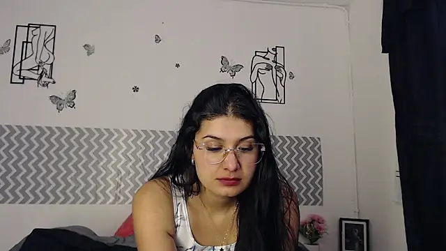 Snapshot of cloehonney chatting on October 3, 2025, 8:54 pm cloehonney online show from October 3, 2025, 8:54 pm