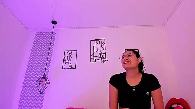 Snapshot of cloehonney chatting on October 9, 2025, 4:07 pm cloehonney online show from October 9, 2025, 4:07 pm