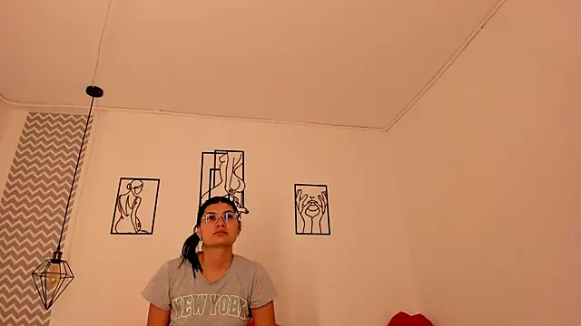 Snapshot of cloehonney chatting on October 6, 2025, 7:14 pm cloehonney online show from October 6, 2025, 7:14 pm