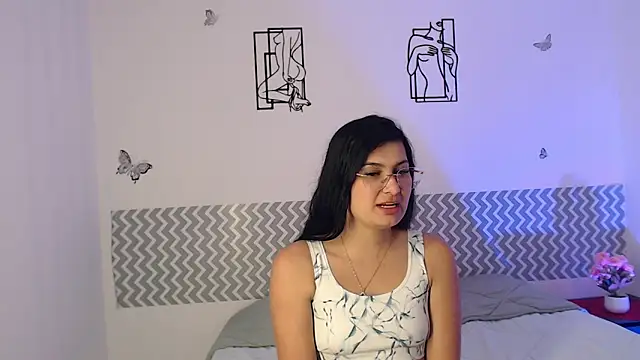 Snapshot of cloehonney chatting on September 8, 2025, 7:13 pm cloehonney online show from September 8, 2025, 7:13 pm