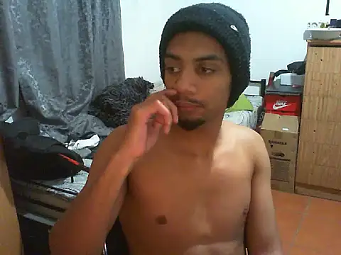 Snapshot of 29YOURZ_28_ chatting on October 3, 2025, 8:32 pm 29YOURZ 28 online show from October 3, 2025, 8:32 pm