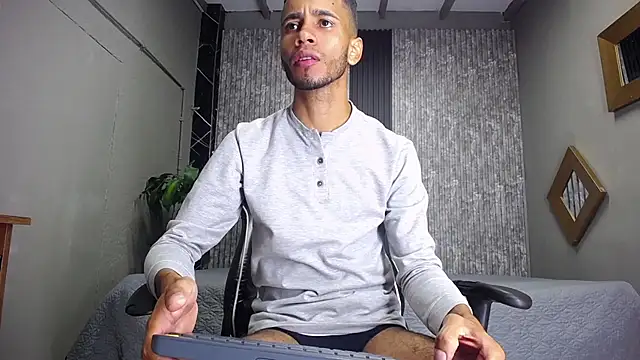 alex bigcock11 online show from February 25, 2025, 12:05 pm